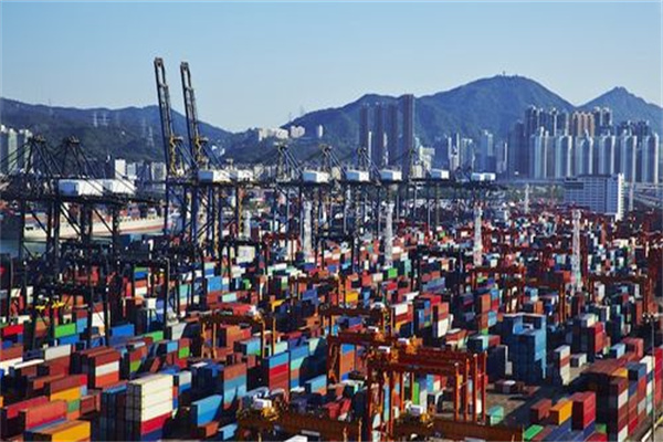 车站招聘会提供就业便利